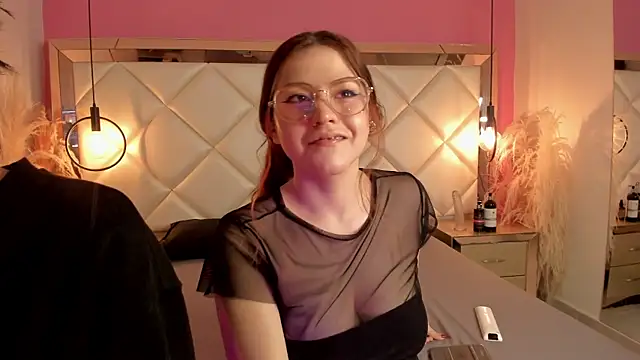 Snapshot of Daphne_And_Roger chatting on October 3, 2025, 11:34 am Daphne And Roger online show from October 3, 2025, 11:34 am