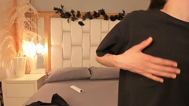 Snapshot of Daphne_And_Roger chatting on November 20, 2025, 11:22 am Daphne And Roger online show from November 20, 2025, 11:22 am