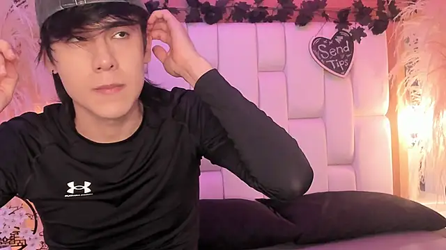 Daphne And Roger online show from April 21, 2026, 11:06 am