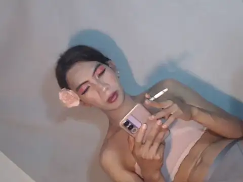 Snapshot of xyourdreamtrans chatting on June 3, 2026, 6:25 am xyourdreamtrans online show from June 3, 2026, 6:25 am