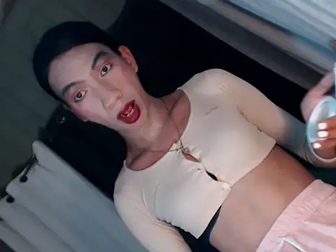 xyourdreamtrans online show from November 27, 2025, 3:51 am