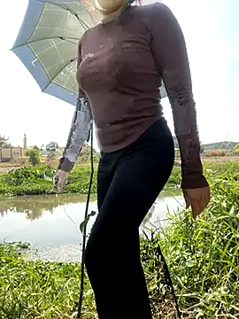 Snapshot of FishingGirl chatting on December 1, 2025, 2:34 am FishingGirl online show from December 1, 2025, 2:34 am