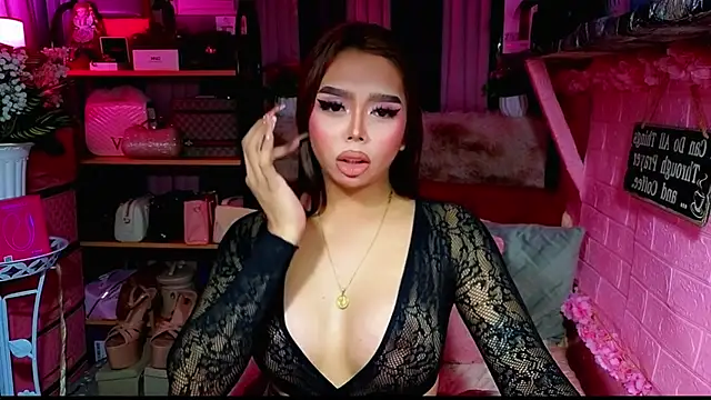 Snapshot of MoniqueCeleste chatting on November 4, 2025, 6:55 pm MoniqueCeleste online show from November 4, 2025, 6:55 pm