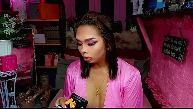 Snapshot of MoniqueCeleste chatting on November 23, 2025, 4:33 am MoniqueCeleste online show from November 23, 2025, 4:33 am