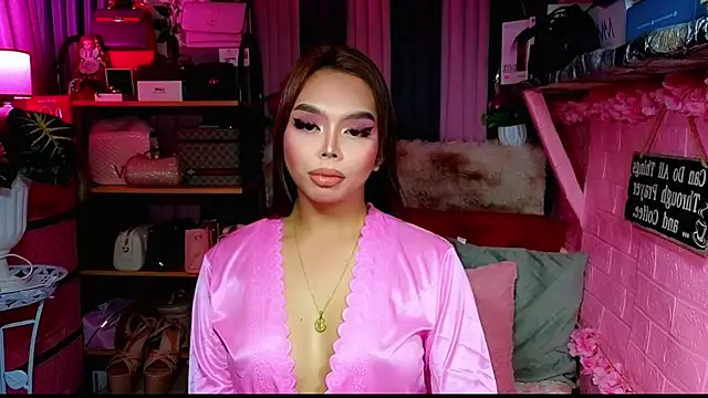 Snapshot of MoniqueCeleste chatting on November 4, 2025, 2:04 am MoniqueCeleste online show from November 4, 2025, 2:04 am