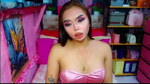 Snapshot of MoniqueCeleste chatting on October 10, 2025, 5:14 pm MoniqueCeleste online show from October 10, 2025, 5:14 pm