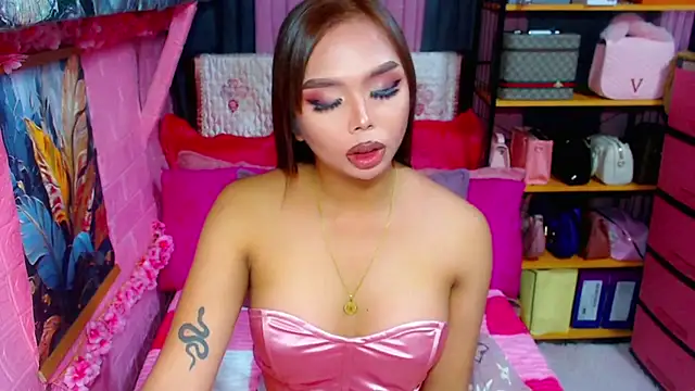 Snapshot of MoniqueCeleste chatting on October 4, 2025, 5:25 pm MoniqueCeleste online show from October 4, 2025, 5:25 pm