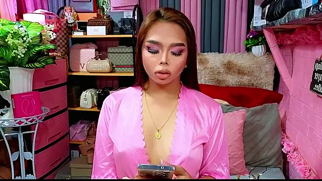 Snapshot of MoniqueCeleste chatting on November 8, 2025, 5:16 pm MoniqueCeleste online show from November 8, 2025, 5:16 pm