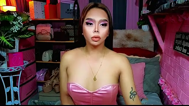 Snapshot of MoniqueCeleste chatting on November 9, 2025, 2:54 pm MoniqueCeleste online show from November 9, 2025, 2:54 pm