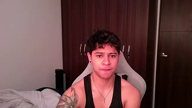Snapshot of domsantiago_ chatting on October 2, 2025, 2:53 pm domsantiago online show from October 2, 2025, 2:53 pm