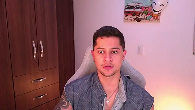 domsantiago  online show from October 31, 2025, 1:46 am