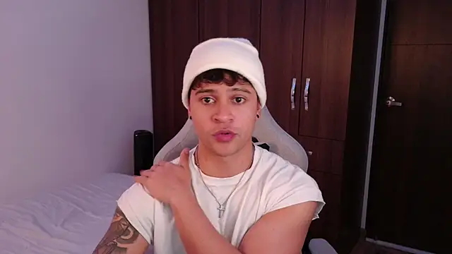 Snapshot of domsantiago_ chatting on September 21, 2025, 4:28 am domsantiago online show from September 21, 2025, 4:28 am