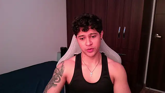 Snapshot of domsantiago_ chatting on October 6, 2025, 3:35 pm domsantiago online show from October 6, 2025, 3:35 pm