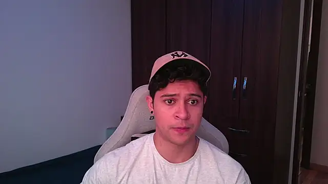 Snapshot of domsantiago_ chatting on October 11, 2025, 6:09 pm domsantiago online show from October 11, 2025, 6:09 pm