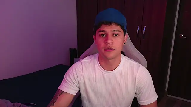 Snapshot of domsantiago_ chatting on October 4, 2025, 2:24 am domsantiago online show from October 4, 2025, 2:24 am
