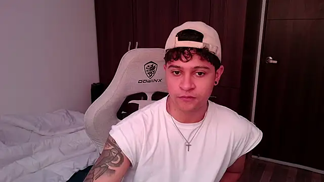 Snapshot of domsantiago_ chatting on September 21, 2025, 4:34 pm domsantiago online show from September 21, 2025, 4:34 pm