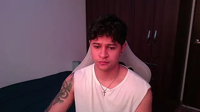 Snapshot of domsantiago_ chatting on October 5, 2025, 3:25 pm domsantiago online show from October 5, 2025, 3:25 pm