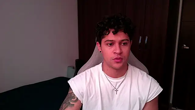 Snapshot of domsantiago_ chatting on October 7, 2025, 2:18 pm domsantiago online show from October 7, 2025, 2:18 pm