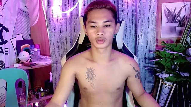 Snapshot of asianhardcock25 chatting on October 19, 2025, 11:35 am asianhardcock25 online show from October 19, 2025, 11:35 am