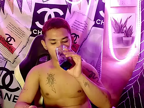 Snapshot of asianhardcock25 chatting on October 7, 2025, 3:02 pm asianhardcock25 online show from October 7, 2025, 3:02 pm