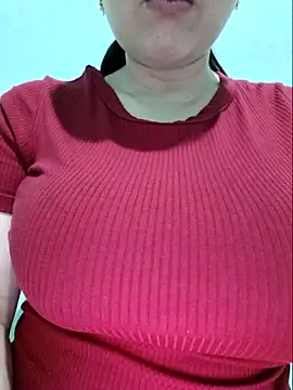 Shiny Babe online show from April 6, 2026, 3:02 am