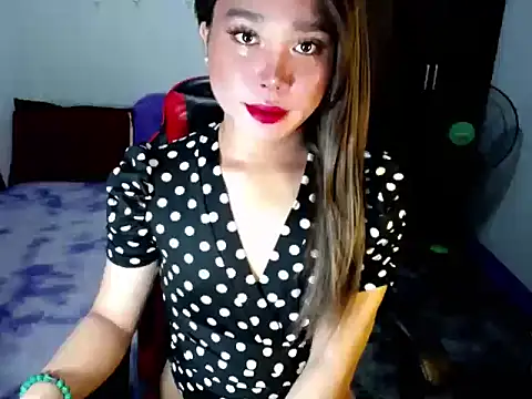 Snapshot of Urassiansweetcummer chatting on November 26, 2025, 2:11 am Urassiansweetcummer online show from November 26, 2025, 2:11 am