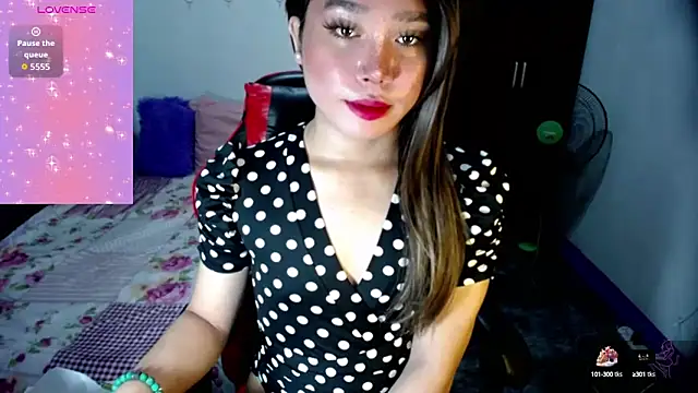 Snapshot of Urassiansweetcummer chatting on October 17, 2025, 2:04 am Urassiansweetcummer online show from October 17, 2025, 2:04 am