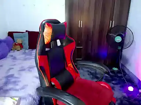 Urassiansweetcummer online show from April 9, 2026, 3:30 am