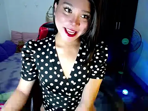Snapshot of Urassiansweetcummer chatting on June 16, 2026, 1:49 am Urassiansweetcummer online show from June 16, 2026, 1:49 am