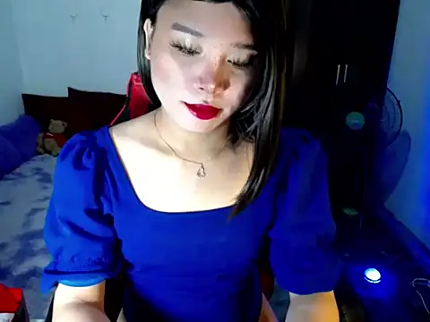 Snapshot of Urassiansweetcummer chatting on July 6, 2026, 1:12 am Urassiansweetcummer online show from July 6, 2026, 1:12 am