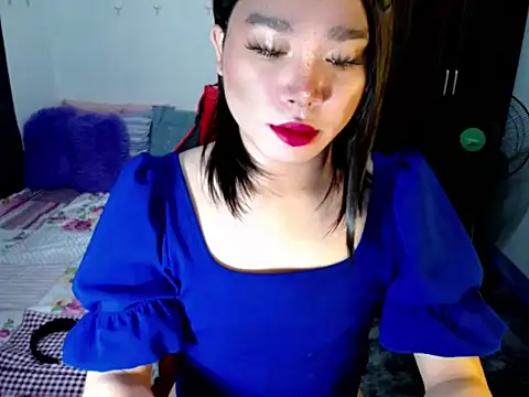 Snapshot of Urassiansweetcummer chatting on September 12, 2025, 12:44 am Urassiansweetcummer online show from September 12, 2025, 12:44 am