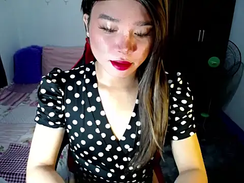 Snapshot of Urassiansweetcummer chatting on October 23, 2025, 2:10 am Urassiansweetcummer online show from October 23, 2025, 2:10 am