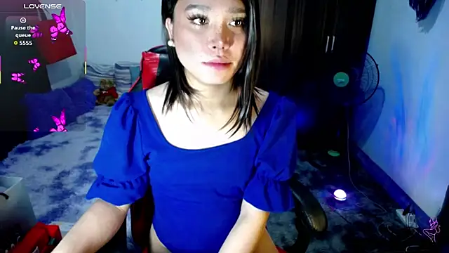 Urassiansweetcummer online show from February 18, 2026, 8:00 am