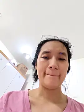 Shulee21 online show from October 4, 2025, 4:25 am