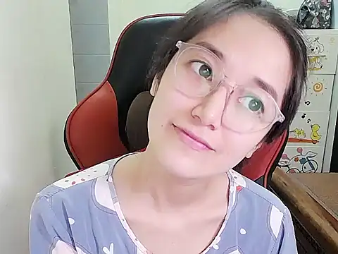 Shulee21 online show from September 15, 2025, 2:23 am