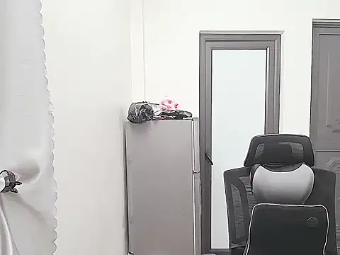 Shulee21 online show from October 7, 2025, 2:12 am