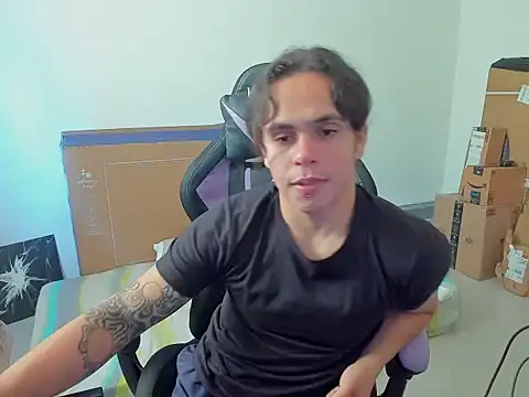 Snapshot of Maximiliano_scoott__ chatting on October 28, 2025, 6:29 pm Maximiliano scoott online show from October 28, 2025, 6:29 pm