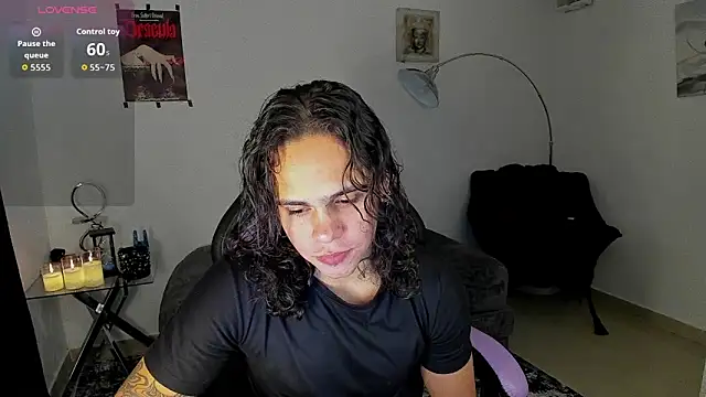 Maximiliano scoott   online show from November 25, 2025, 10:43 pm