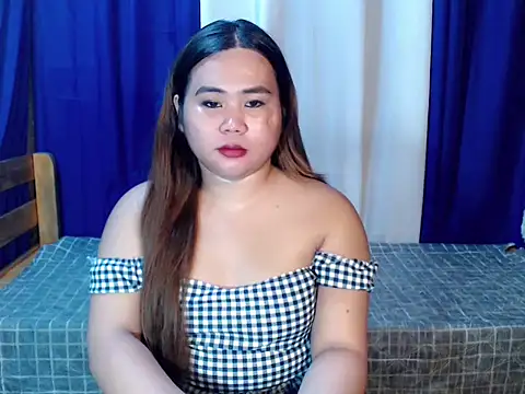 Snapshot of queen_staceyy chatting on February 6, 2026, 11:23 pm queen staceyy online show from February 6, 2026, 11:23 pm