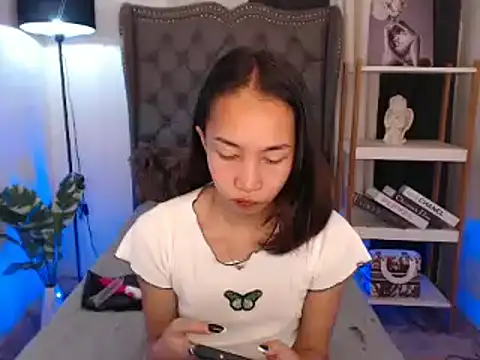 Snapshot of Sweet_kittyxx chatting on November 8, 2025, 4:27 am Sweet kittyxx online show from November 8, 2025, 4:27 am