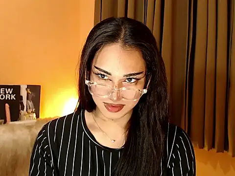 Snapshot of magnificent_kitana chatting on November 10, 2025, 8:19 am magnificent kitana online show from November 10, 2025, 8:19 am