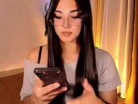 Snapshot of magnificent_kitana chatting on May 22, 2026, 2:37 pm magnificent kitana online show from May 22, 2026, 2:37 pm