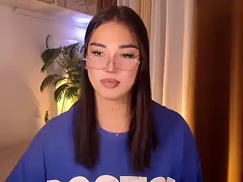 Snapshot of magnificent_kitana chatting on July 23, 2026, 9:33 pm magnificent kitana online show from July 23, 2026, 9:33 pm