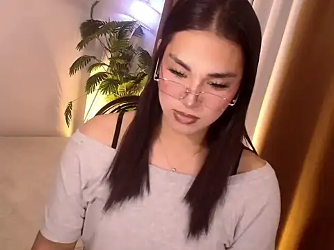Snapshot of magnificent_kitana chatting on July 25, 2026, 9:21 pm magnificent kitana online show from July 25, 2026, 9:21 pm