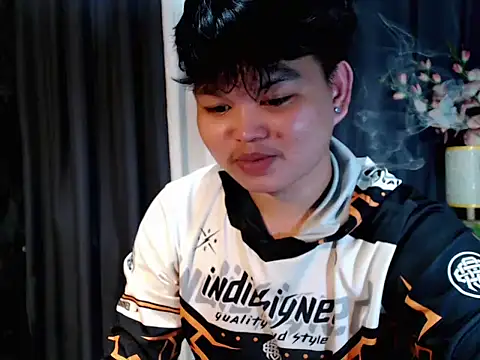 Reynelcock online show from October 15, 2025, 3:42 pm