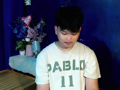 Reynelcock online show from November 30, 2025, 11:55 am