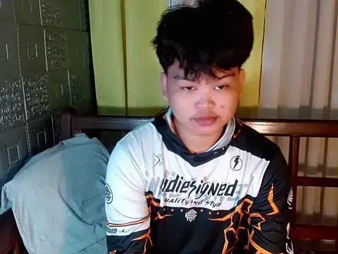 Reynelcock online show from November 2, 2025, 10:15 pm