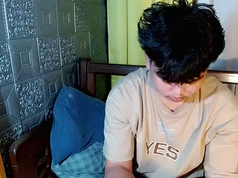 Reynelcock online show from October 18, 2025, 7:16 pm