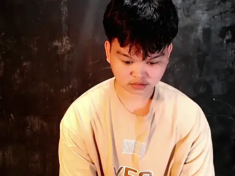 Reynelcock online show from September 28, 2025, 1:07 pm