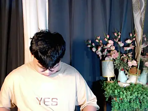 Reynelcock online show from October 28, 2025, 9:25 pm